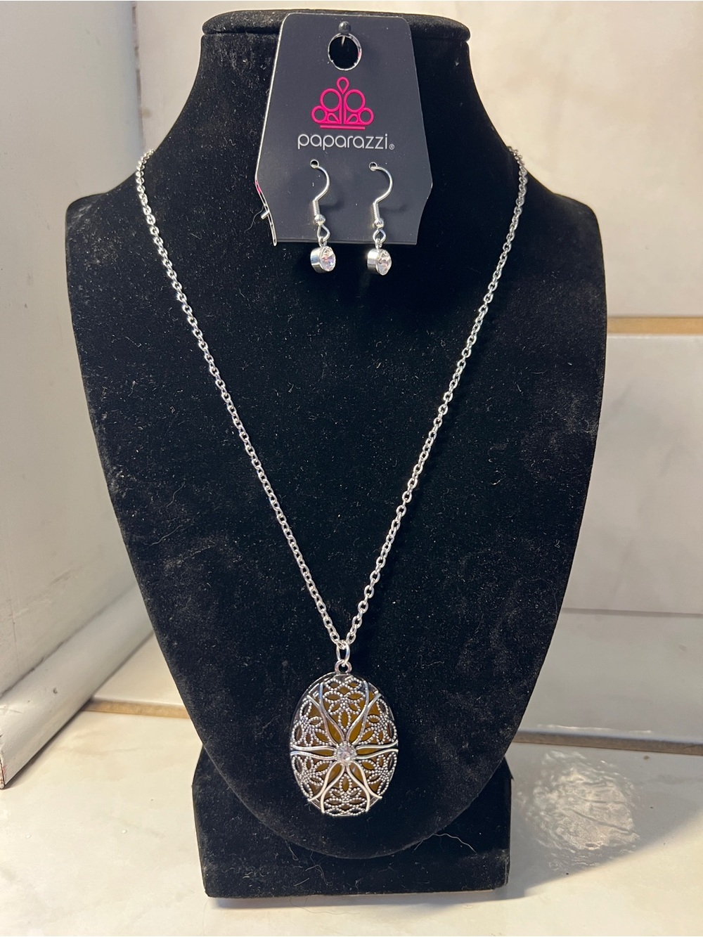 Paparazzi Silver Filigree Oval Pendant Necklace with Dangle Earrings - Silver